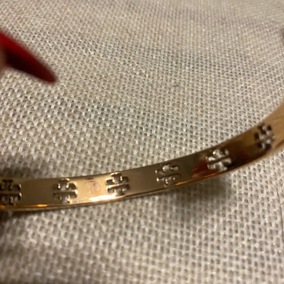 Tory Burch Pierced T Bangle - Picture 5 of 7